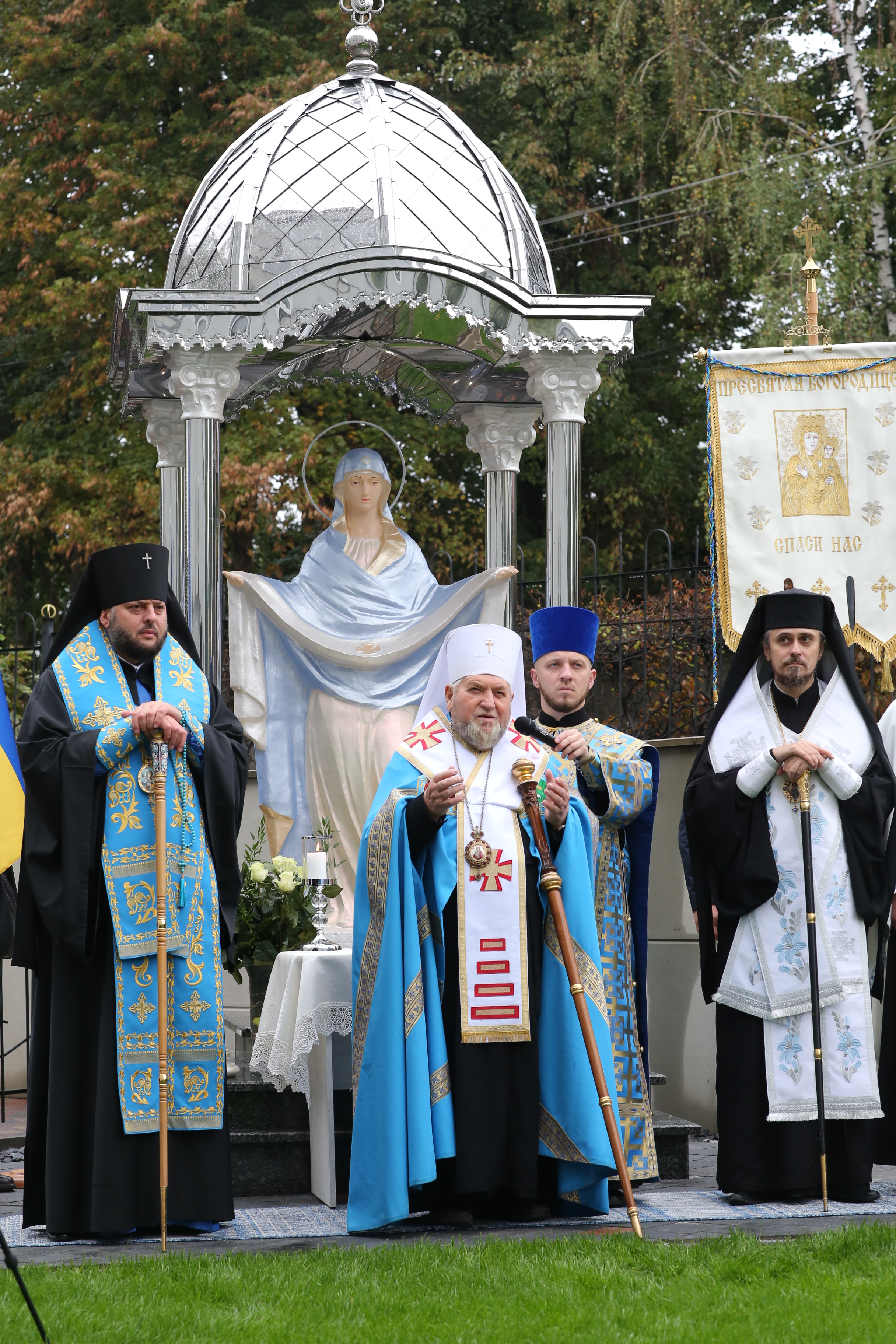 Освячення фігури Покрови Пресвятої Богородиці у «Тернопільгазі»